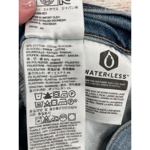 Levi's‎ 724 Distressed High Rise Straight Jeans Women's Size 29 Blue Medium Wash - Picture 13 of 14